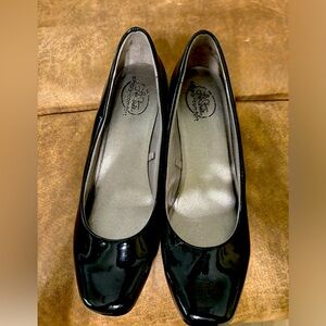 Life Stride Simply Comfort Black Wedge Pumps Size 8 Never Worn